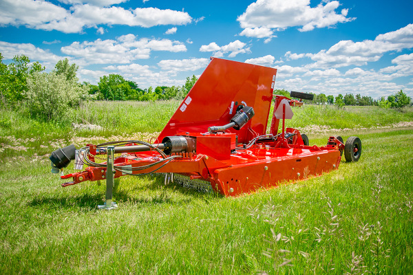 Farm King | Mowers and Cutters | 10.5' Flex-Wing Rotary Cutter for sale at Red Power Team, Iowa