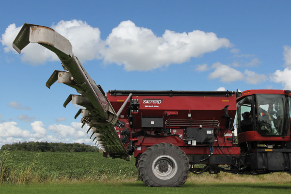 Salford Group | BBI Spreaders Hydraulic Drive | Model Valmar AB350CF2M Mounted Air Boom Applicator for Case IH® Titan for sale at Red Power Team, Iowa