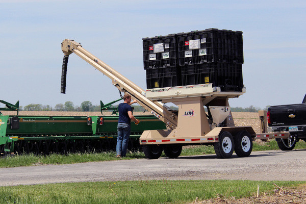 Unverferth | Seed Pro Bulk Box Tender | Model 410-4 for sale at Red Power Team, Iowa