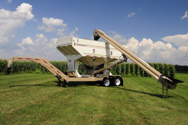 Unverferth | Seed Runner Bulk Tender - 55 Series | Model 3755 for sale at Red Power Team, Iowa