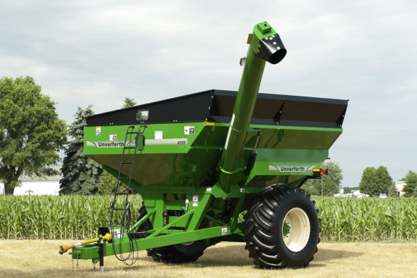 Unverferth | Mid Size Corner-Auger Grain Carts | Model 6225 for sale at Red Power Team, Iowa