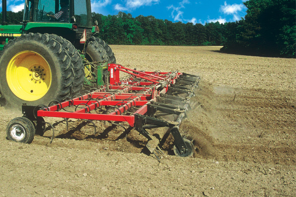 Unverferth | Seedbed Tillage | Perfecta® Field Cultivators for sale at Red Power Team, Iowa