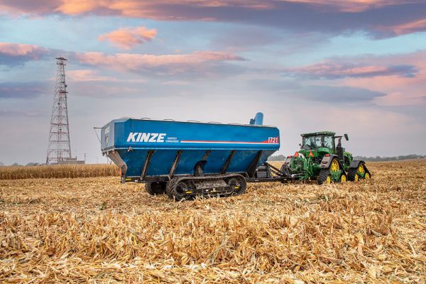 Kinze | Dual Auger Grain Carts | Model 1721 Dual Auger Cart for sale at Red Power Team, Iowa