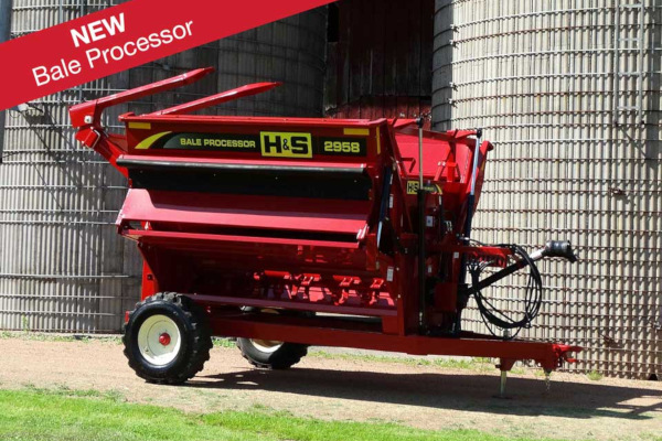 H&S 2958 for sale at Red Power Team, Iowa
