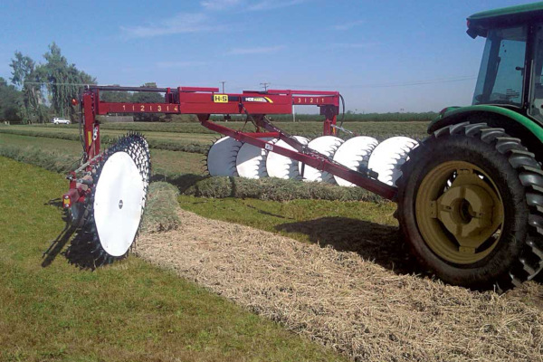 H&S | 8100 SERIES HDII Rakes | Model 17 Wheels for sale at Red Power Team, Iowa H&S | 8100 SERIES HDII Rakes | Model 17 Wheels for sale at Red Power Team, Iowa
