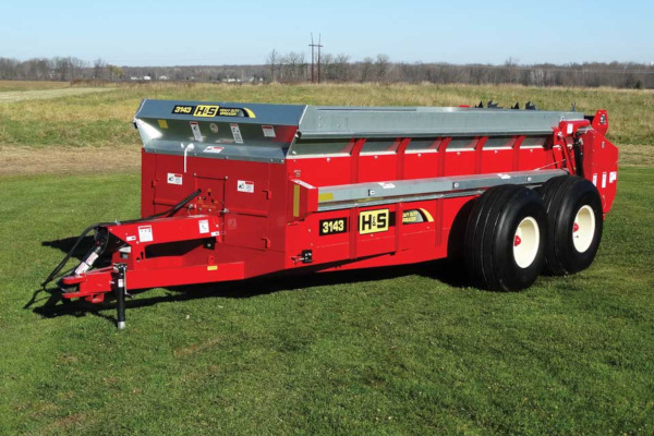 H&S | Heavy Duty Manure Spreaders | Model Model 3143 for sale at Red Power Team, Iowa H&S | Heavy Duty Manure Spreaders | Model Model 3143 for sale at Red Power Team, Iowa