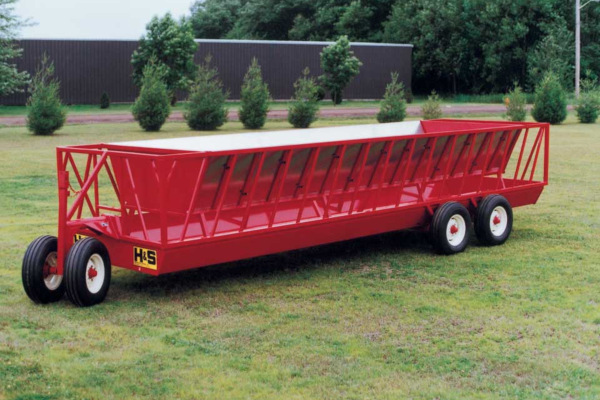 H&S | Feeder Wagons | Slant Bar Feeder Wagon for sale at Red Power Team, Iowa