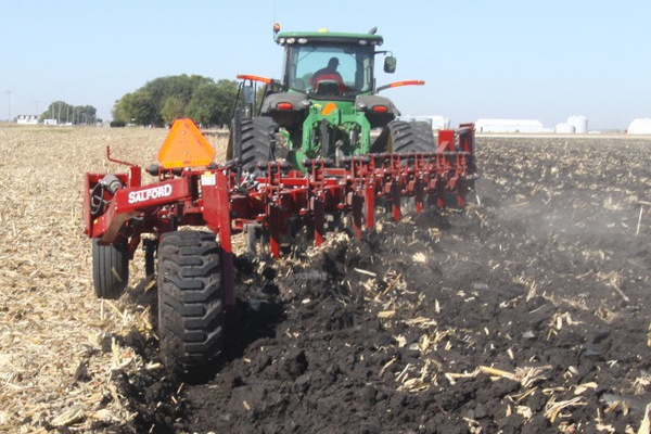Salford Group 8211 TANDEM FLEX-TRAIL PLOW for sale at Red Power Team, Iowa