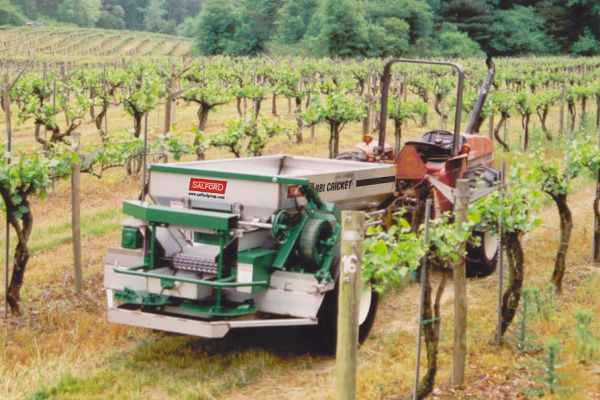 Salford Group | BBI Spreaders Mechanical Drive | Model Cricket Vineyard for sale at Red Power Team, Iowa
