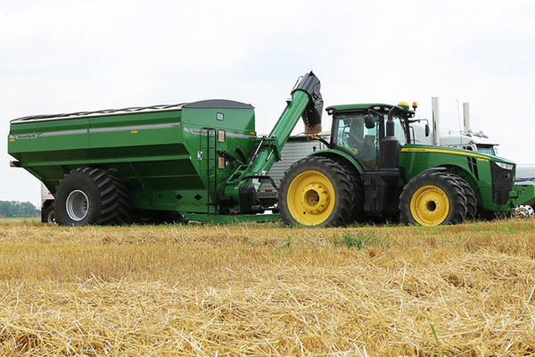 Unverferth | 20 Series Dual-Auger Grain Carts | Model 1120 for sale at Red Power Team, Iowa