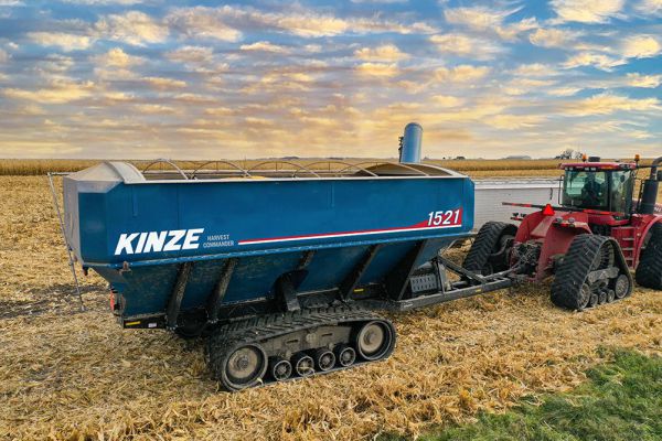 Kinze | Dual Auger Grain Carts | Model 1521 Dual Auger Cart for sale at Red Power Team, Iowa